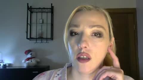 Snapshot of wild_silk_desire chatting on 02.12.25 Alina online show from 02.12.25