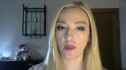 Snapshot of wild_silk_desire chatting on 02.16.25 Alina online show from 02.16.25