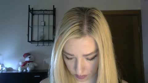 Snapshot of wild_silk_desire chatting on 02.19.25 Alina online show from 02.19.25