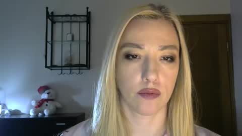 Snapshot of wild_silk_desire chatting on 02.19.25 Alina online show from 02.19.25