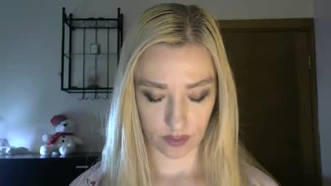 Snapshot of wild_silk_desire chatting on 02.20.25 Alina online show from 02.20.25