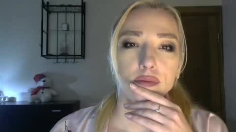 Snapshot of wild_silk_desire chatting on 02.22.25 Alina online show from 02.22.25