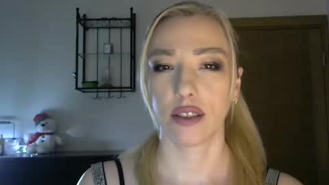 Snapshot of wild_silk_desire chatting on 03.01.25 Alina online show from 03.01.25