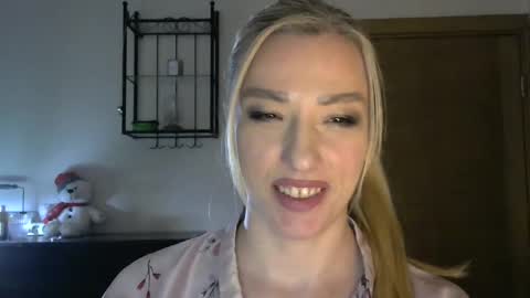 Snapshot of wild_silk_desire chatting on 03.01.25 Alina online show from 03.01.25