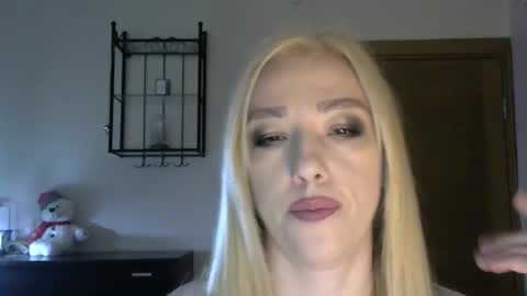 Snapshot of wild_silk_desire chatting on 03.06.25 Alina online show from 03.06.25