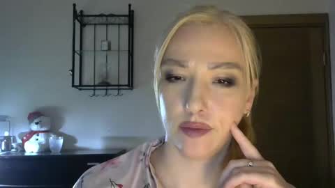 Snapshot of wild_silk_desire chatting on 03.09.25 Alina online show from 03.09.25