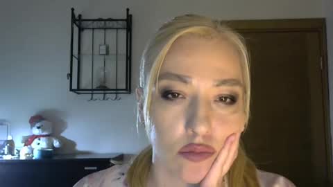 Snapshot of wild_silk_desire chatting on 03.10.25 Alina online show from 03.10.25