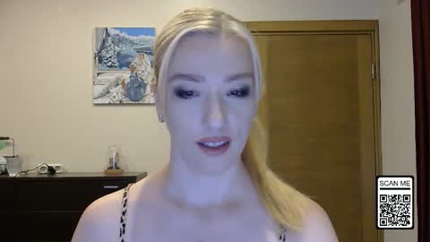 Snapshot of wild_silk_desire chatting on 09.20.25 Alina online show from 09.20.25