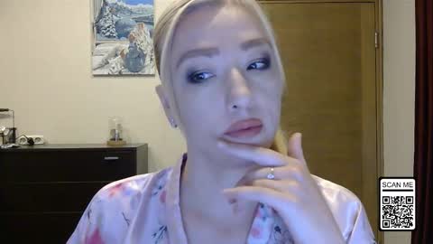 Snapshot of wild_silk_desire chatting on 10.11.25 Alina online show from 10.11.25