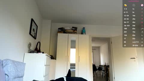 Mia online show from 09.28.25