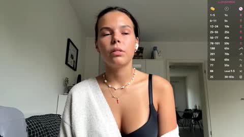 Mia online show from 10.16.25