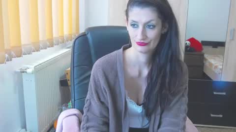 Snapshot of wildbea23 chatting on 12.11.24 Bea online show from 12.11.24