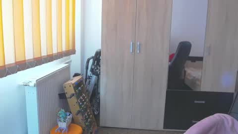 Snapshot of wildbea23 chatting on 12.19.24 Bea online show from 12.19.24
