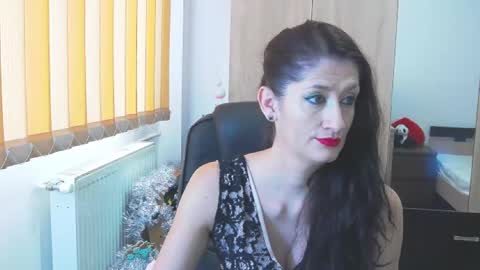 Snapshot of wildbea23 chatting on 12.31.24 Bea online show from 12.31.24