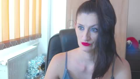 Snapshot of wildbea23 chatting on 01.08.25 Bea online show from 01.08.25
