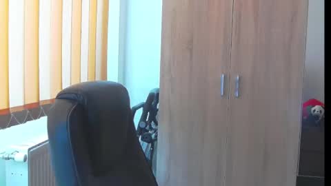 Snapshot of wildbea23 chatting on 02.19.25 Bea online show from 02.19.25