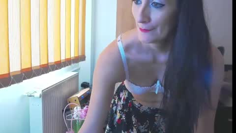 Snapshot of wildbea23 chatting on 03.11.25 Bea online show from 03.11.25