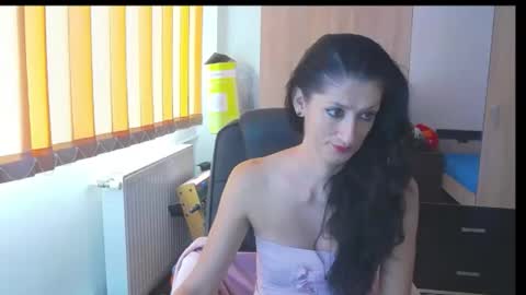 Snapshot of wildbea23 chatting on 09.12.25 Bea online show from 09.12.25
