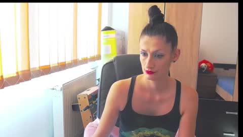 Snapshot of wildbea23 chatting on 09.23.25 Bea online show from 09.23.25