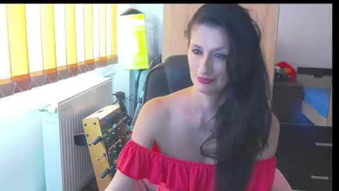 Snapshot of wildbea23 chatting on 09.26.25 Bea online show from 09.26.25