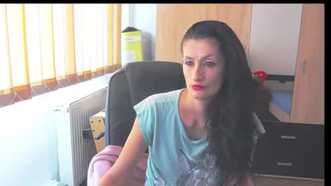 Snapshot of wildbea23 chatting on 09.28.25 Bea online show from 09.28.25