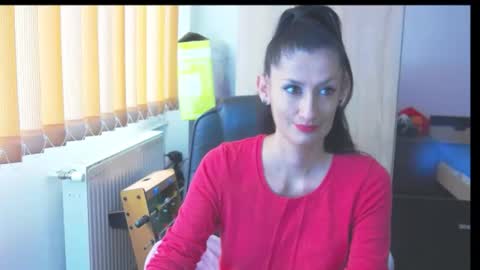 Snapshot of wildbea23 chatting on 10.04.25 Bea online show from 10.04.25