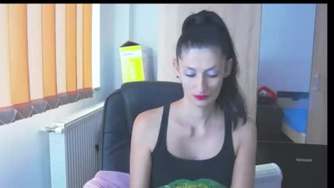 Snapshot of wildbea23 chatting on 10.08.25 Bea online show from 10.08.25