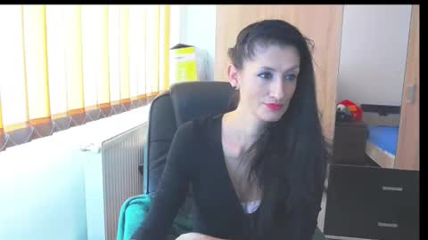 Snapshot of wildbea23 chatting on 10.15.25 Bea online show from 10.15.25