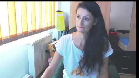 Snapshot of wildbea23 chatting on 10.16.25 Bea online show from 10.16.25