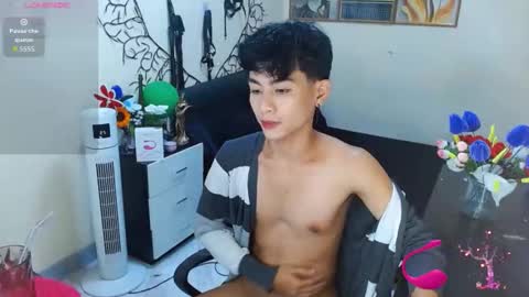 Snapshot of wildesttwinky chatting on 10.25.25 Arvie Rubio online show from 10.25.25