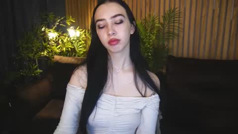 Alena online show from 10.31.25