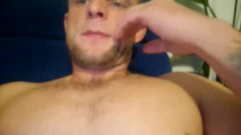 Snapshot of wildmike93 chatting on 10.12.25 wildmike93 online show from 10.12.25