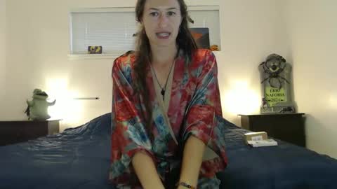 WildRose L - check my Pinned tweet if you dont see me online within 5 minutes after Ive sent email notifications online show from 10.27.25