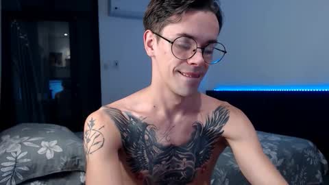 Snapshot of william_henry_a chatting on 10.09.25 William online show from 10.09.25