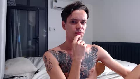 Snapshot of william_henry_a chatting on 10.16.25 William online show from 10.16.25