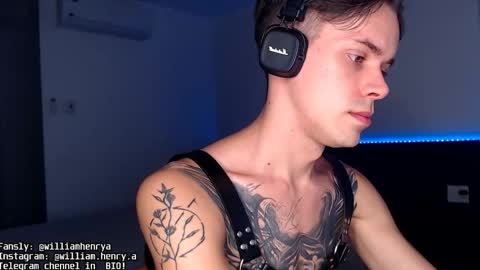 Snapshot of william_henry_a chatting on 10.31.25 William online show from 10.31.25