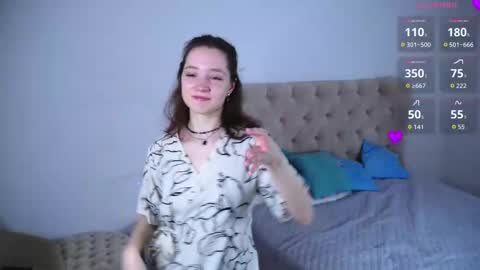 Snapshot of wilmavitanza chatting on 10.14.25 for u Alise online show from 10.14.25