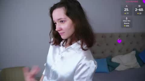 Snapshot of wilmavitanza chatting on 10.19.25 for u Alise online show from 10.19.25