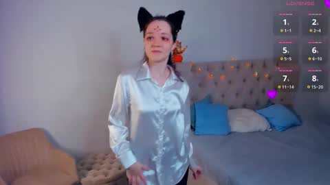 Snapshot of wilmavitanza chatting on 10.30.25 for u Alise online show from 10.30.25