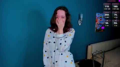 Snapshot of wilmavitanza chatting on 11.16.25 for u Alise online show from 11.16.25