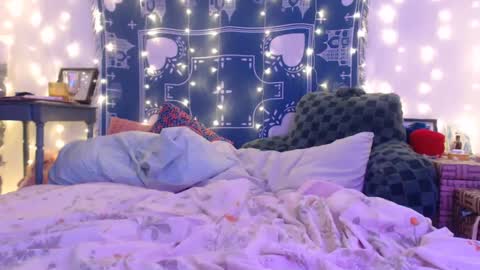 Eevie online show from 12.10.24