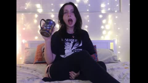 Eevie online show from 02.04.25