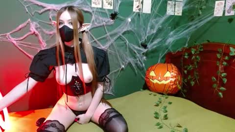 Snapshot of winter_elf chatting on 10.18.25 Winter online show from 10.18.25