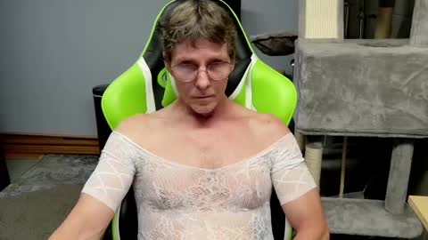 Snapshot of wirehead1970 chatting on 10.11.25 wirehead1970 online show from 10.11.25