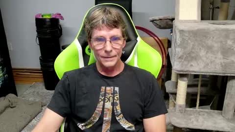 Snapshot of wirehead1970 chatting on 10.19.25 wirehead1970 online show from 10.19.25