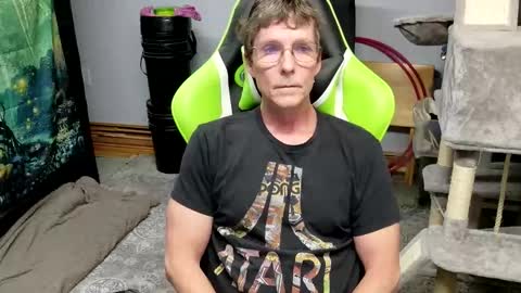 Snapshot of wirehead1970 chatting on 10.19.25 wirehead1970 online show from 10.19.25