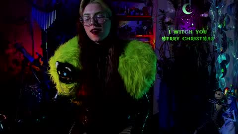 Snapshot of witch_fiona chatting on 12.23.24 Goddess of two strapons - Mr. long Don Mr. Pinky online show from 12.23.24