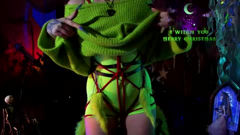 Snapshot of witch_fiona chatting on 12.24.24 Goddess of two strapons - Mr. long Don Mr. Pinky online show from 12.24.24
