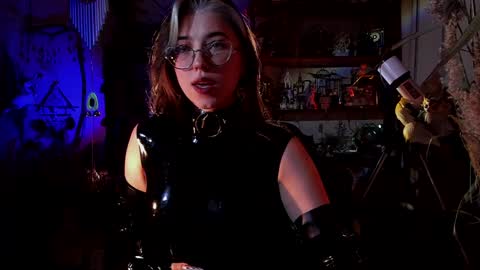 Snapshot of witch_fiona chatting on 02.04.25 Goddess of two strapons - Mr. long Don Mr. Pinky online show from 02.04.25