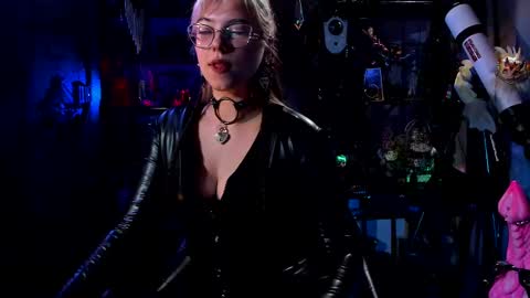 Snapshot of witch_fiona chatting on 02.18.25 Goddess of two strapons - Mr. long Don Mr. Pinky online show from 02.18.25